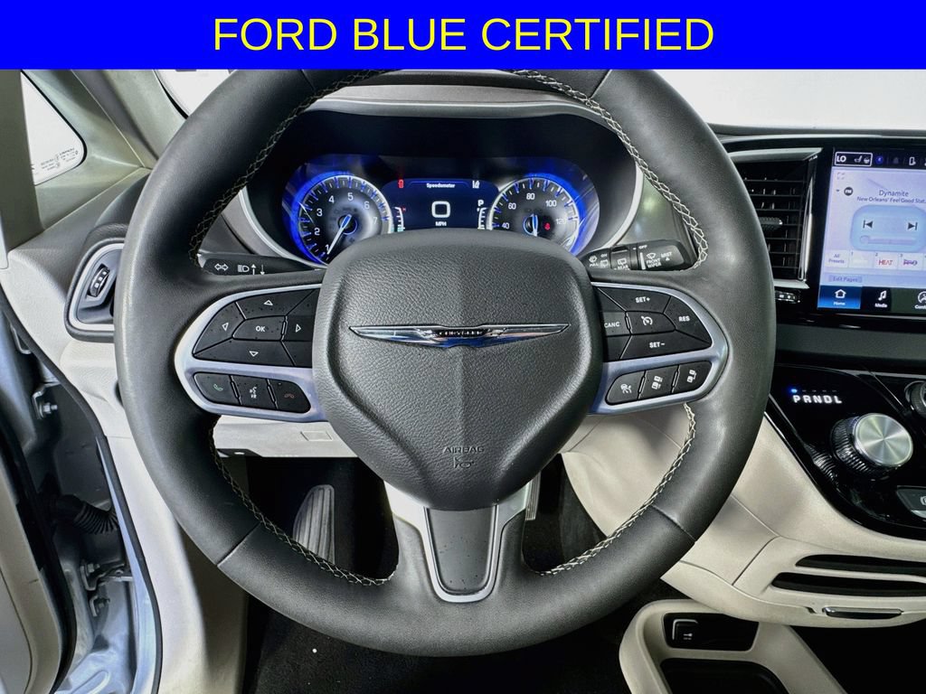 Used 2024 Chrysler Pacifica Touring-L FWD image 14