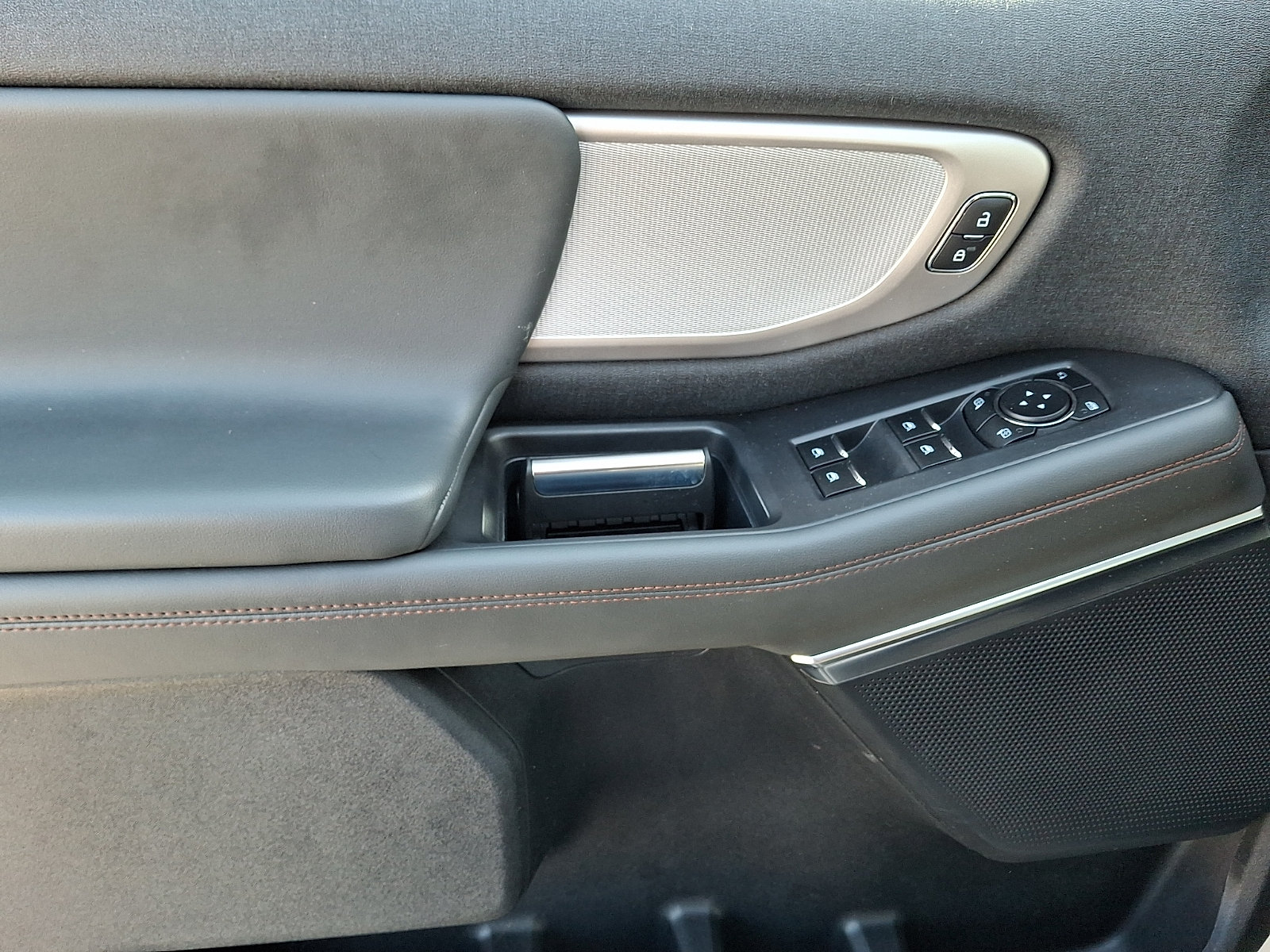 Certified 2025 Ford Expedition Active AWD/4WD image 16
