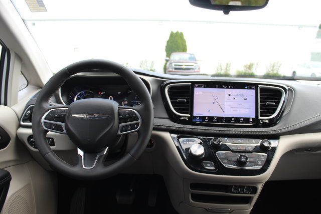 Used 2024 Chrysler Pacifica Limited FWD image 20