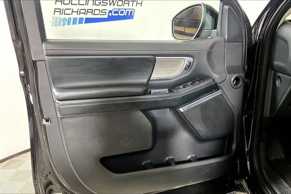 Certified 2025 Ford Expedition Platinum AWD/4WD image 18