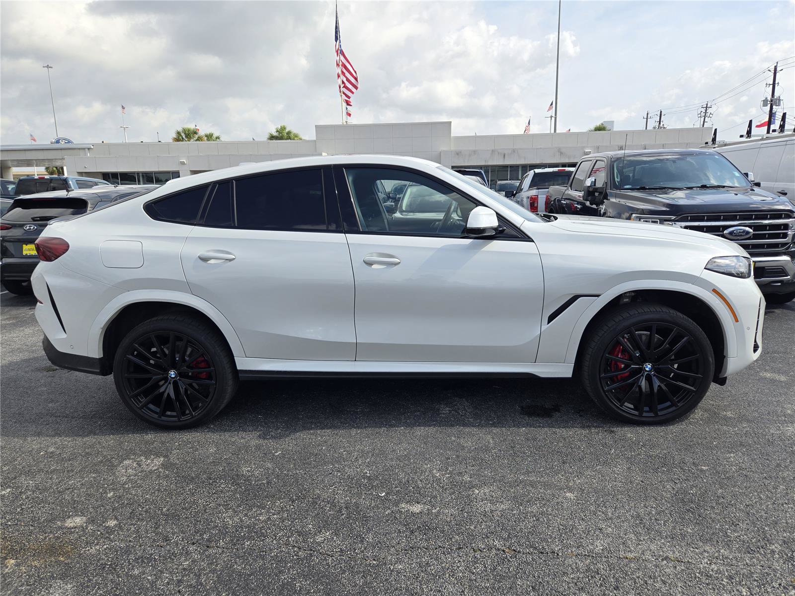 Used 2026 BMW X6 xDrive40i w/ Premium Package AWD/4WD image 4