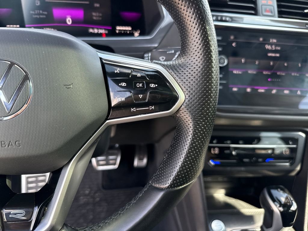 Used 2023 Volkswagen Tiguan SE R-Line image 17