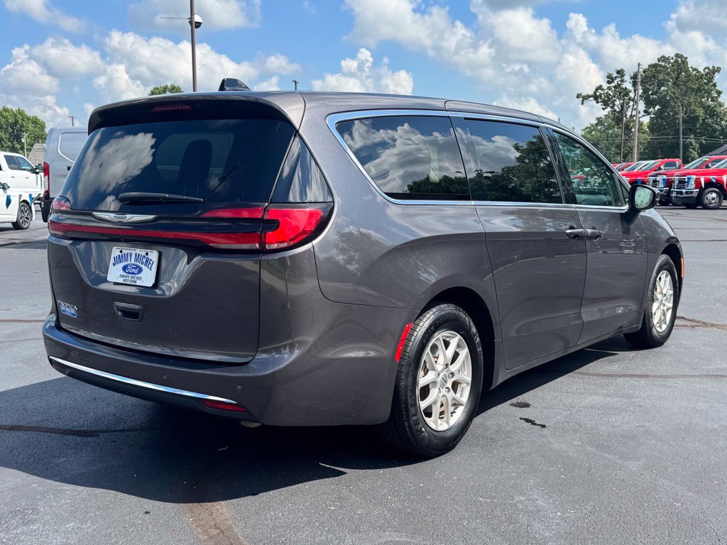 Used 2023 Chrysler Pacifica Touring-L FWD image 22