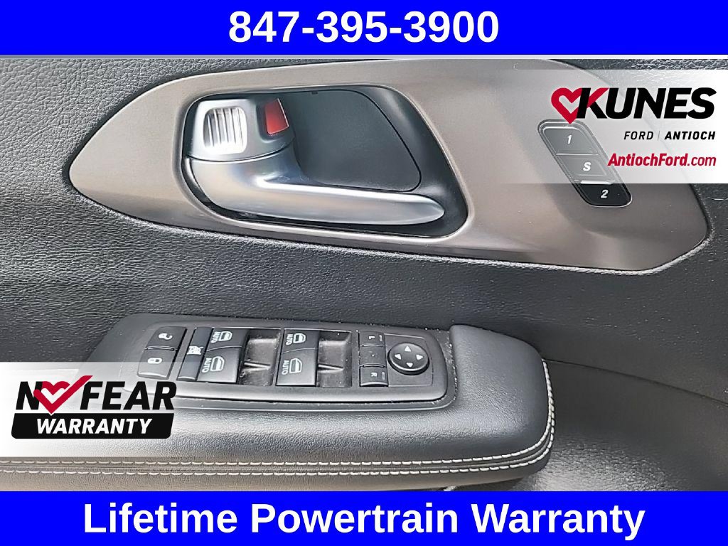 Used 2025 Chrysler Pacifica Select FWD image 55