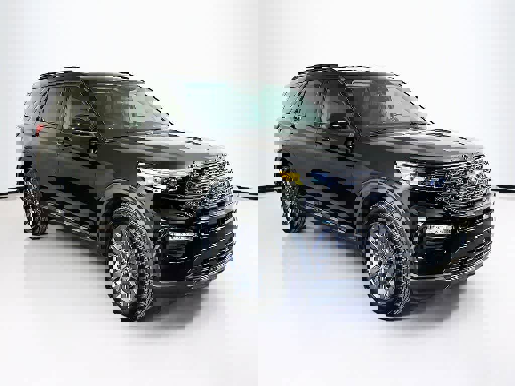 Certified 2022 Ford Explorer XLT w/ Equipment Group 202A image 7