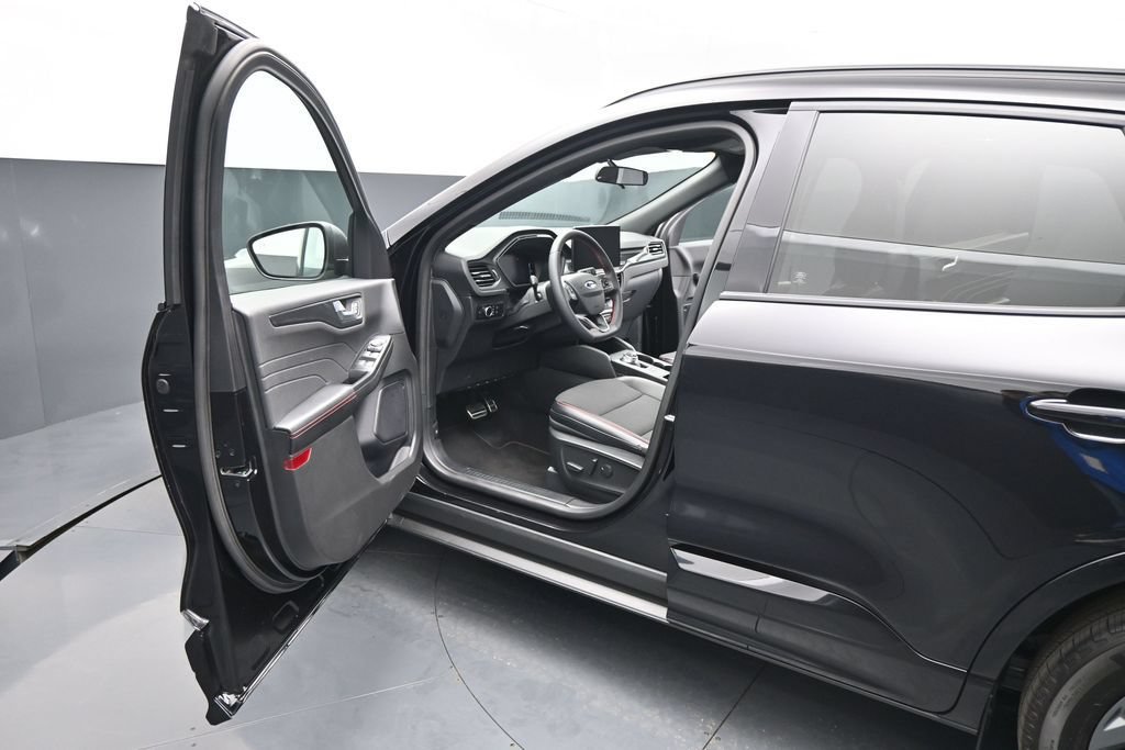 Certified 2023 Ford Escape ST-Line w/ Tech Pack #1 FWD image 9