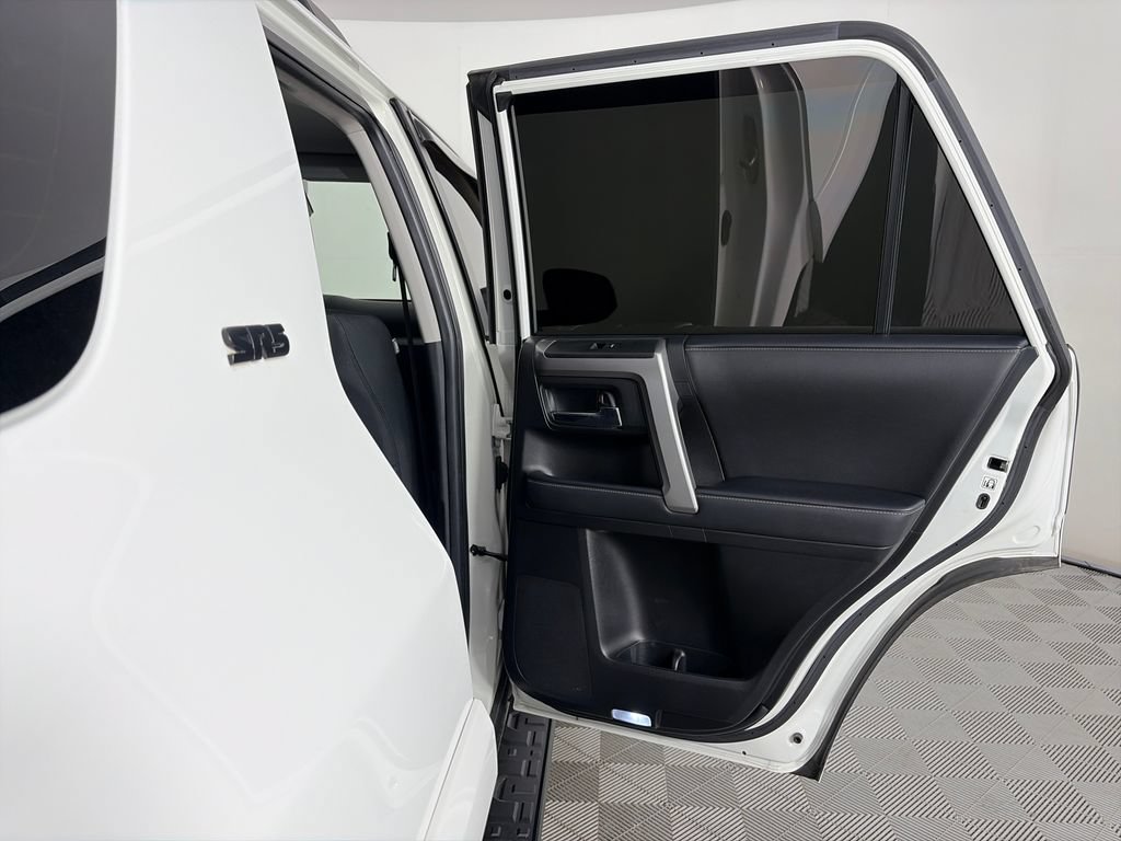 Used 2020 Toyota 4Runner 4WD image 27