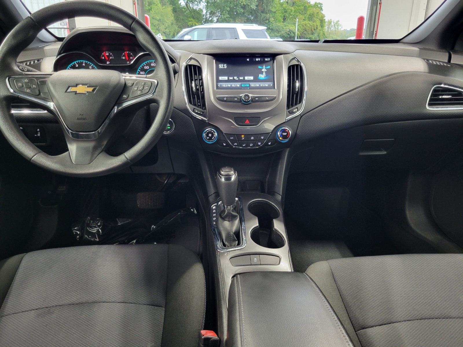 Used 2017 Chevrolet Cruze LT w/ Convenience Package FWD image 26