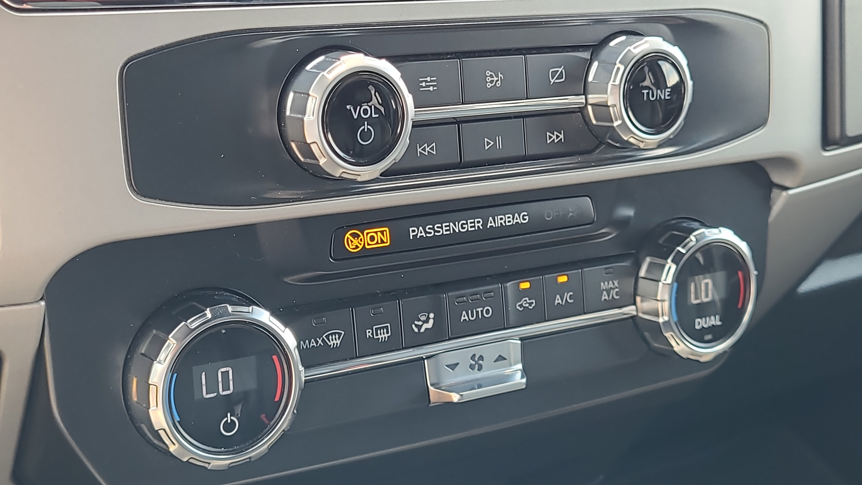 Certified 2022 Ford F250 Lariat w/ Tremor Off-Road Package AWD/4WD image 23