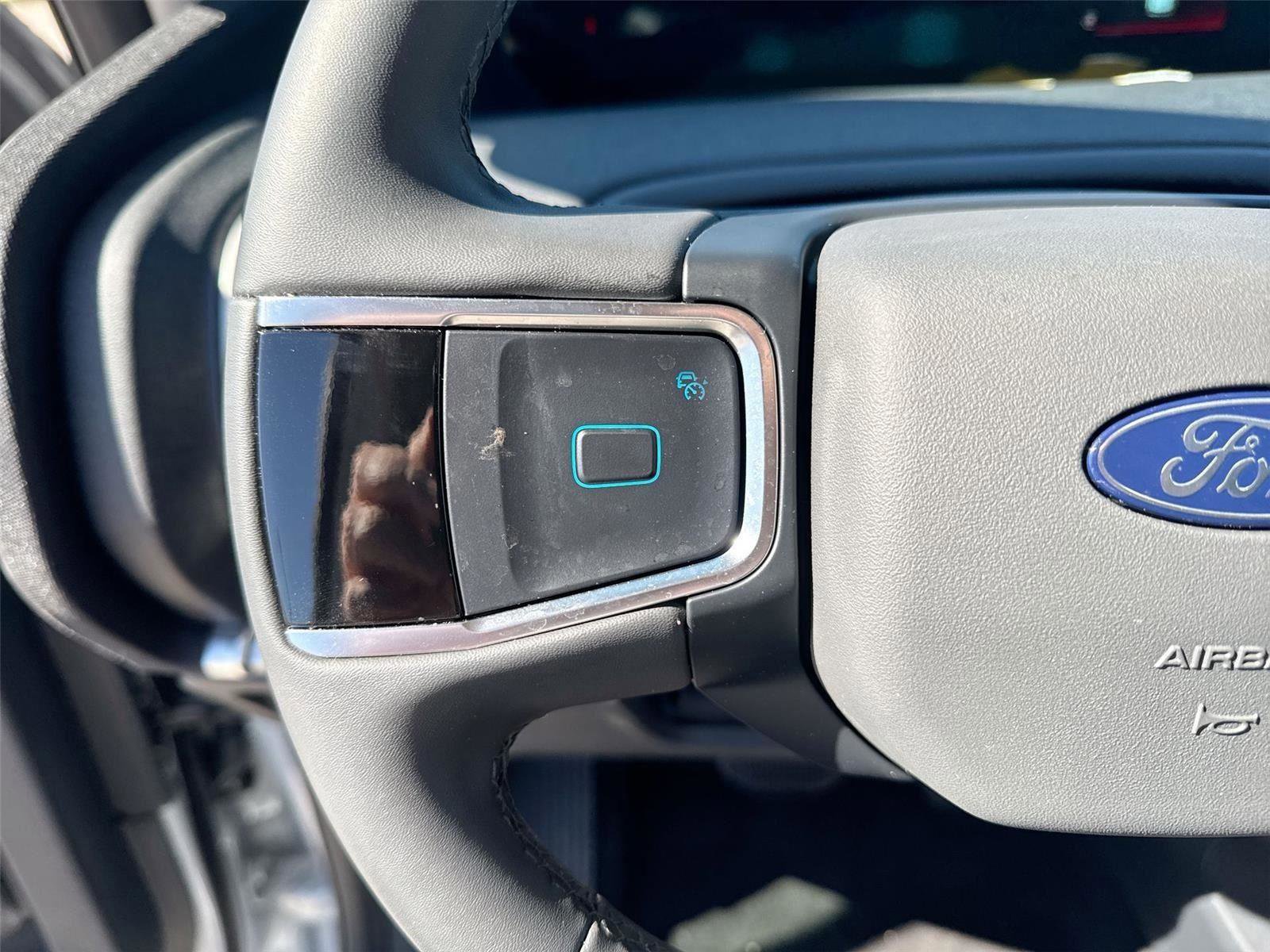 Certified 2025 Ford Expedition Active image 28