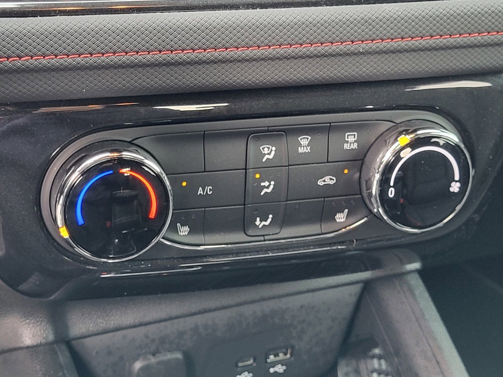 Used 2024 Chevrolet TrailBlazer RS w/ Driver Confidence Package image 22