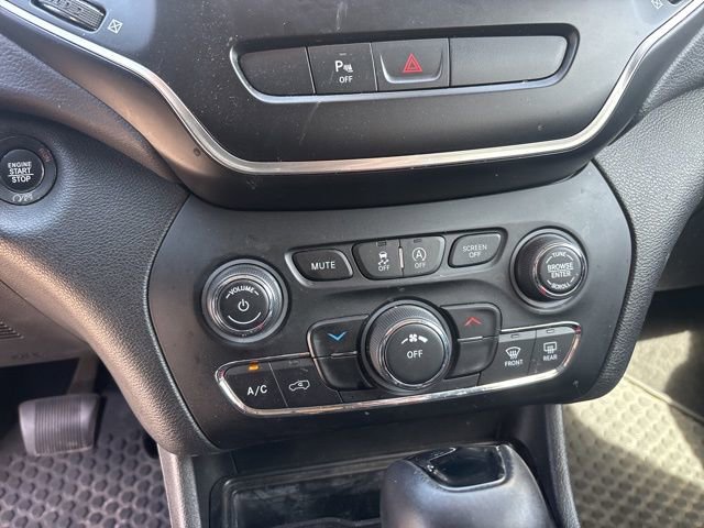 Used 2019 Jeep Cherokee Altitude image 25