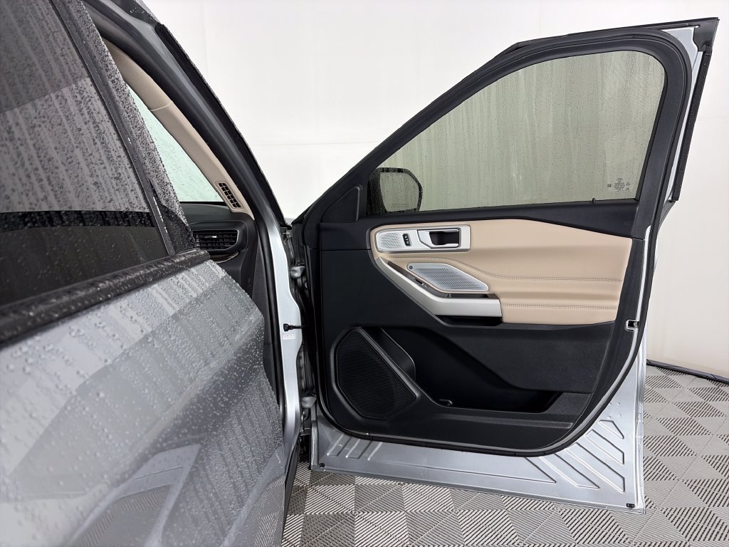 Certified 2023 Ford Explorer Limited w/ Limited Technology Package AWD/4WD image 31