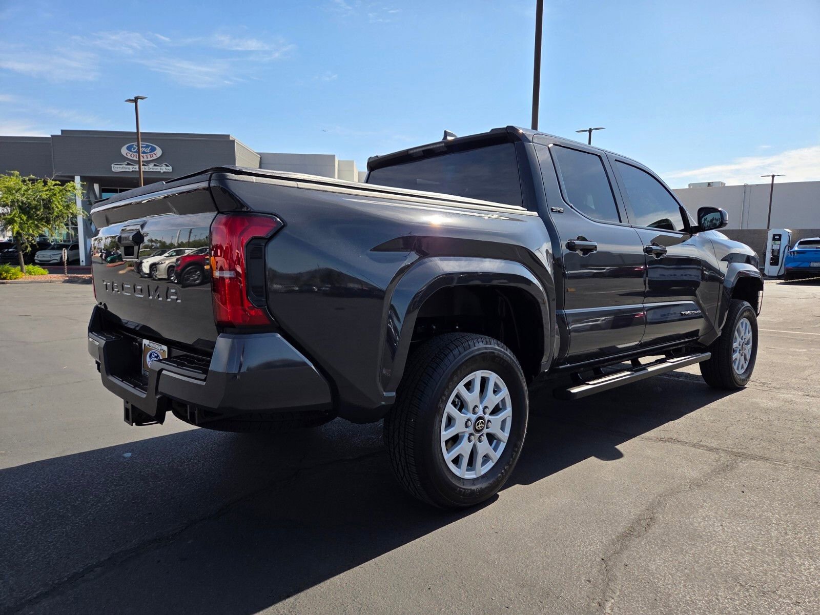 Used 2025 Toyota Tacoma SR5 AWD/4WD image 6