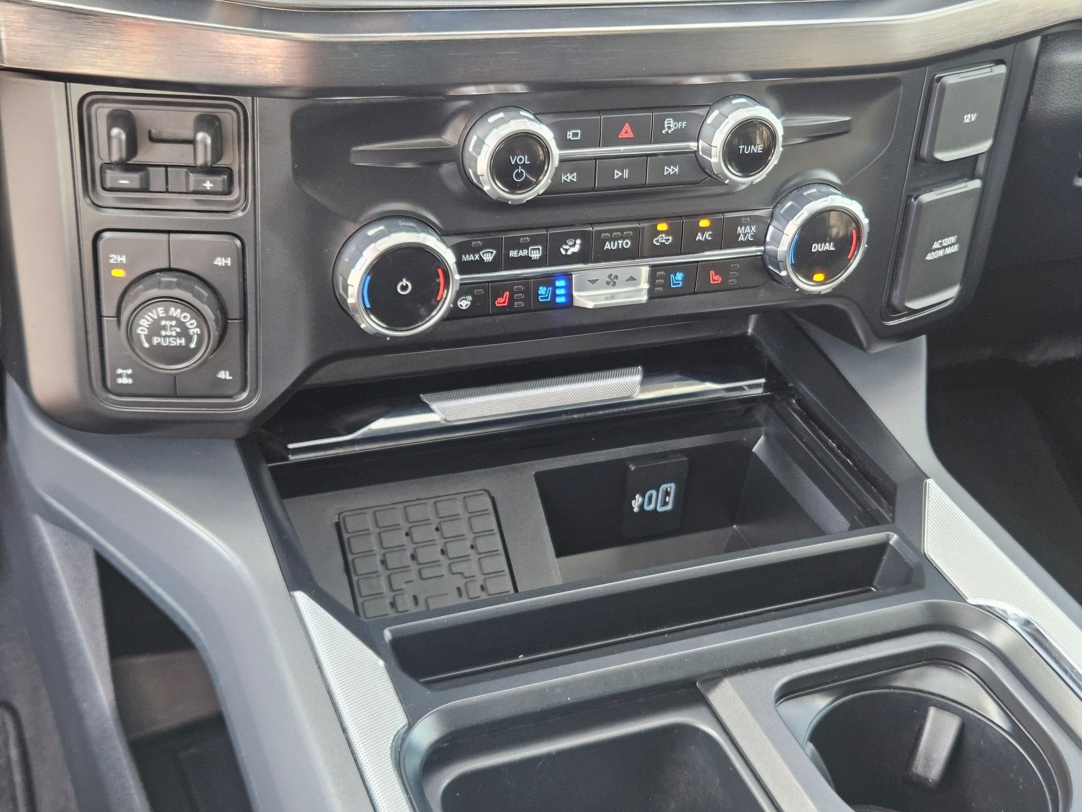 Certified 2025 Ford F350 Lariat w/ Tremor Off-Road Package AWD/4WD image 29