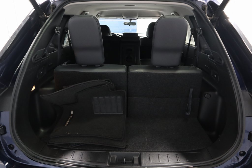 Used 2024 Mitsubishi Outlander SE image 16