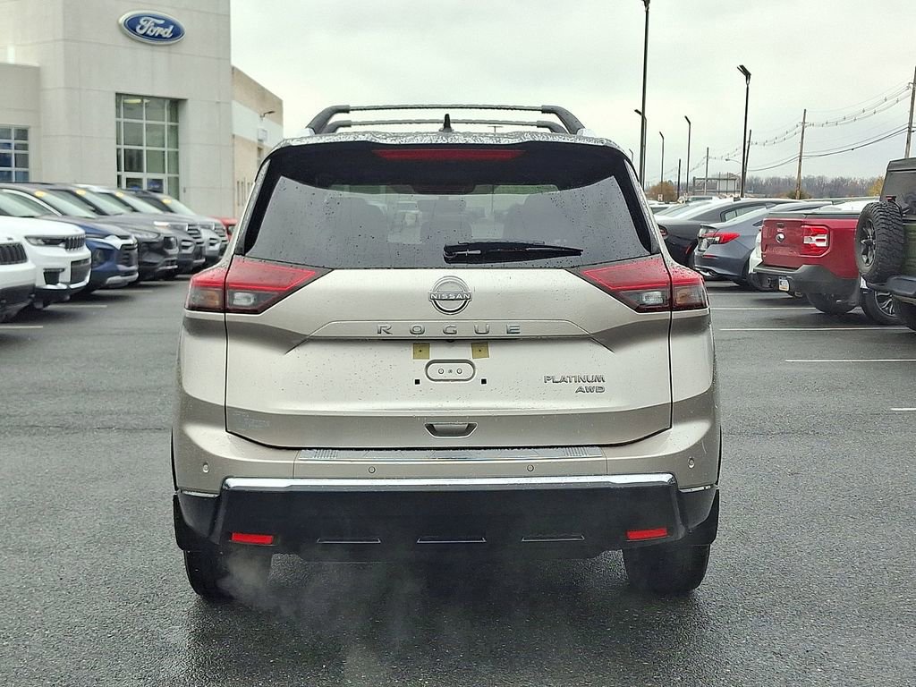 Used 2024 Nissan Rogue Platinum w/ Platinum Premium Package image 3