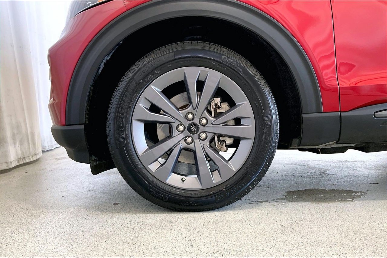 Certified 2023 Ford Explorer XLT w/ Equipment Group 202A RWD image 8