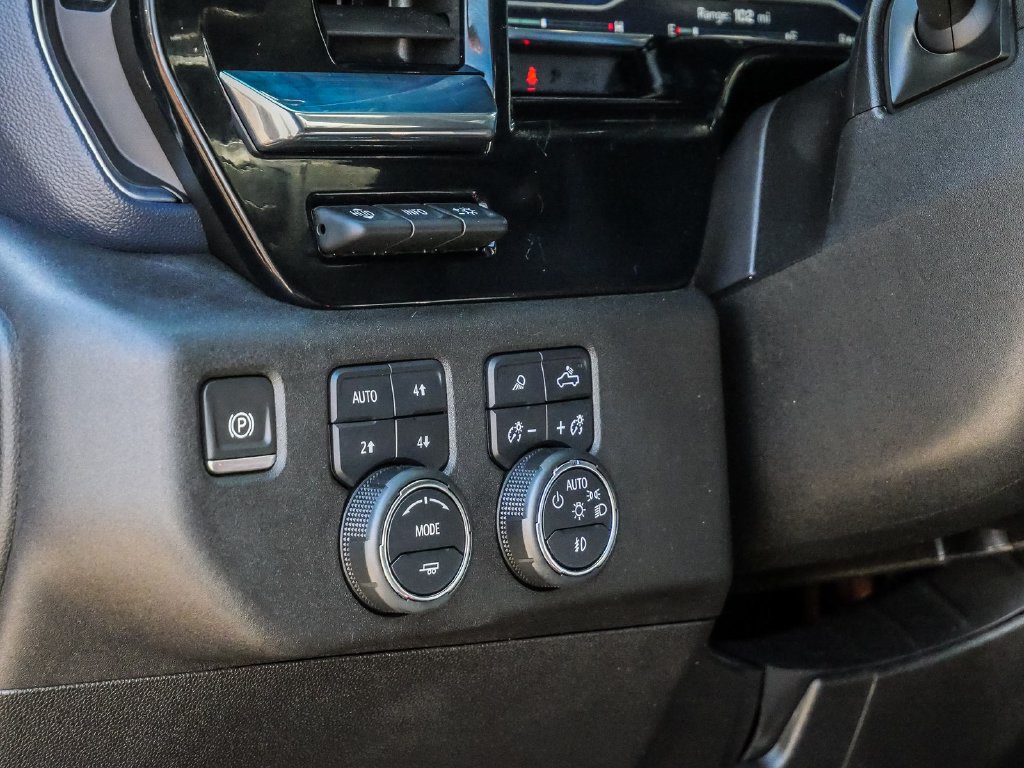 Used 2024 Chevrolet Silverado 2500 High Country w/ High Country Premium Package AWD/4WD image 35