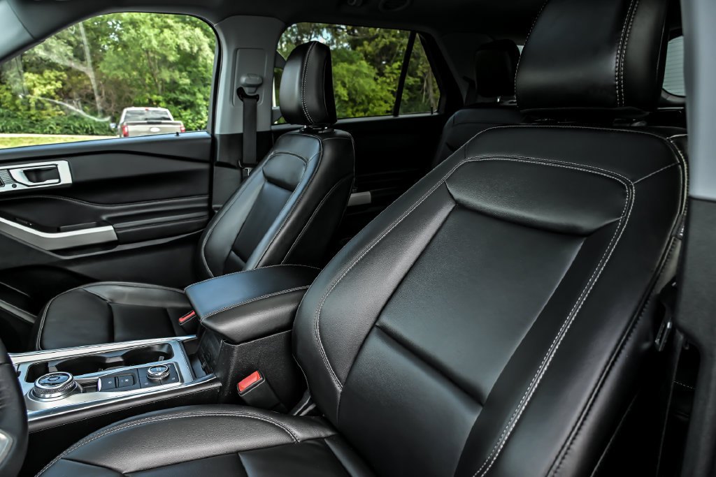 Certified 2024 Ford Explorer XLT w/ Equipment Group 202A AWD/4WD image 13