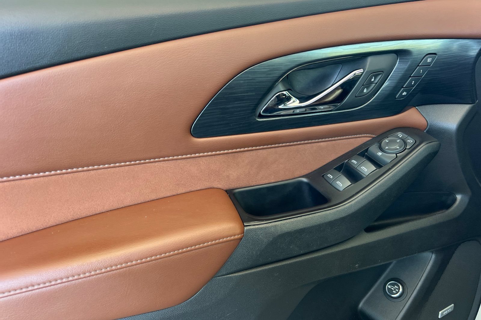 Used 2018 Chevrolet Traverse High Country AWD/4WD image 16