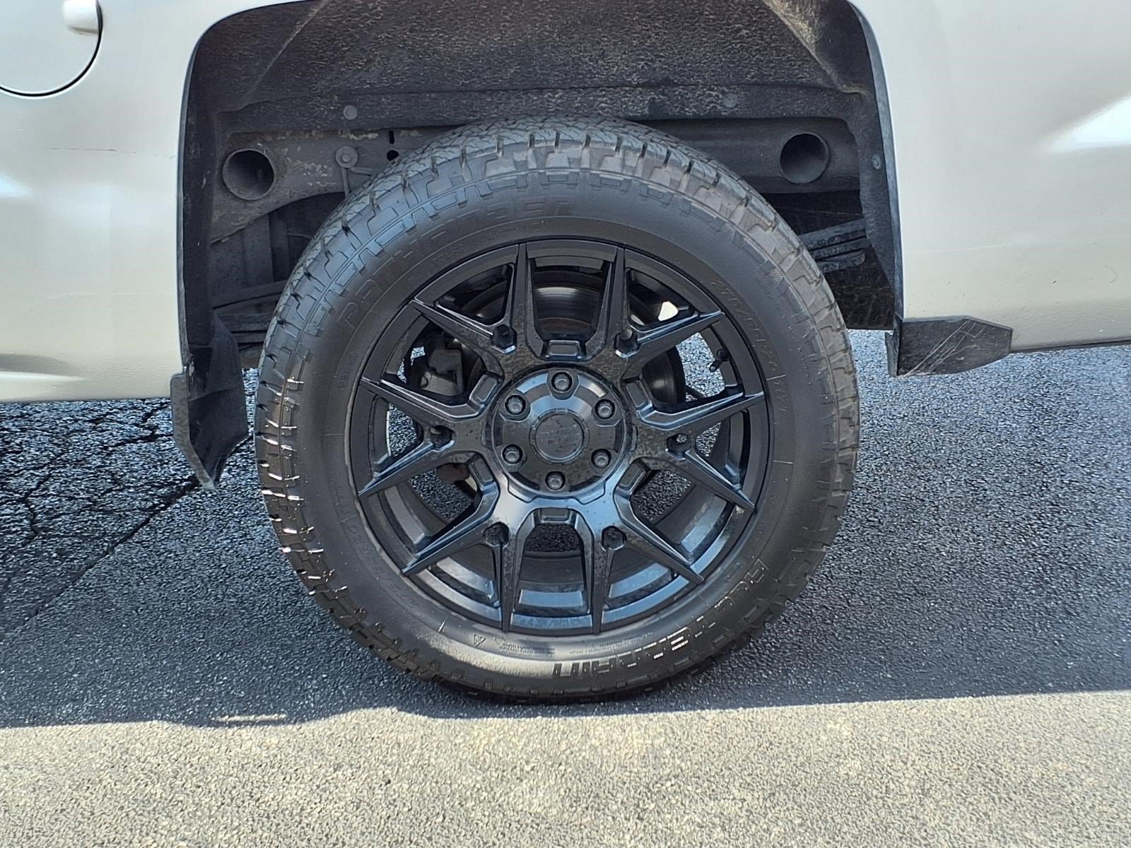 Used 2018 Chevrolet Silverado 1500 LT w/ Texas Edition RWD image 10