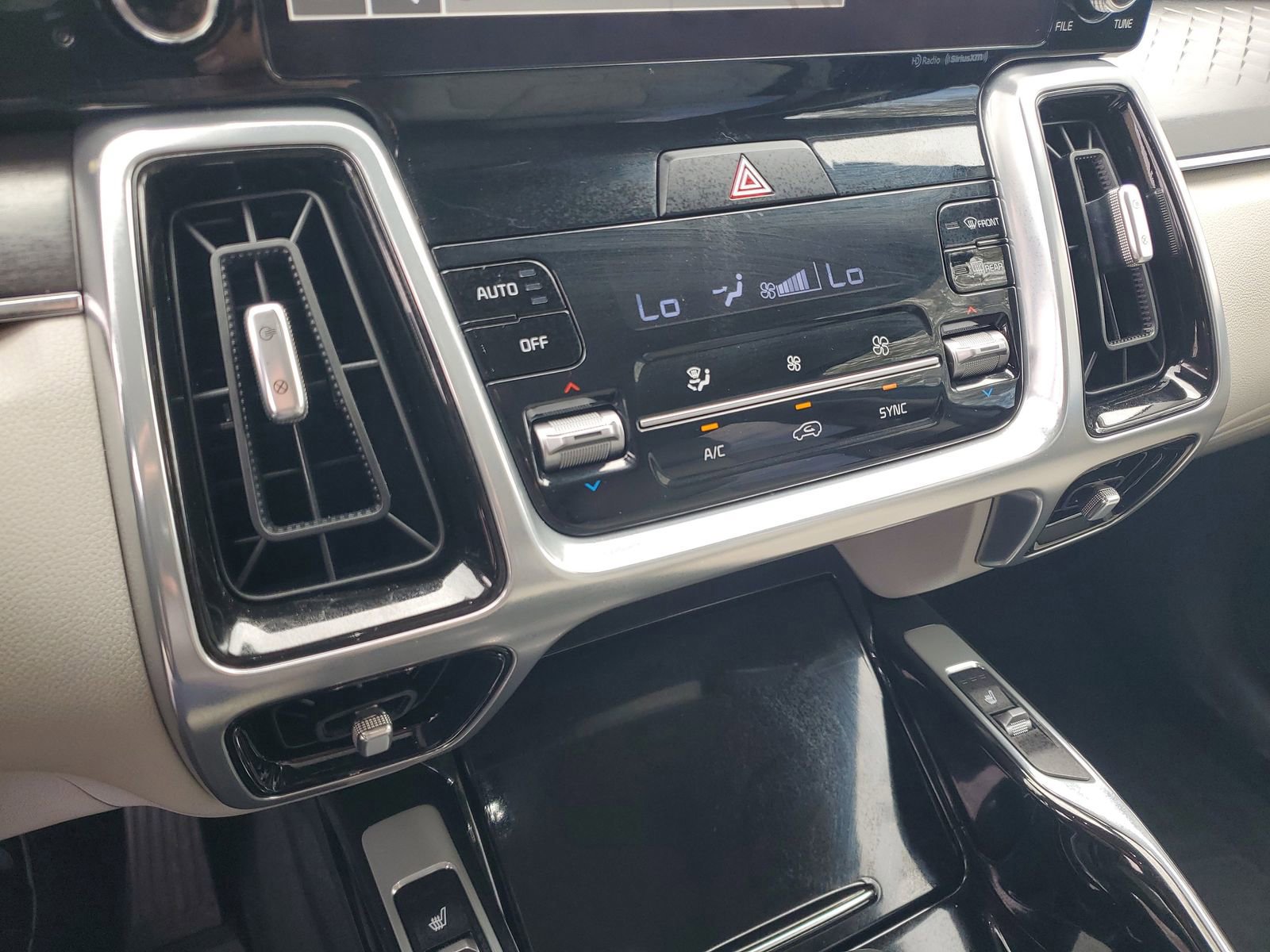 Used 2023 Kia Sorento SX image 27