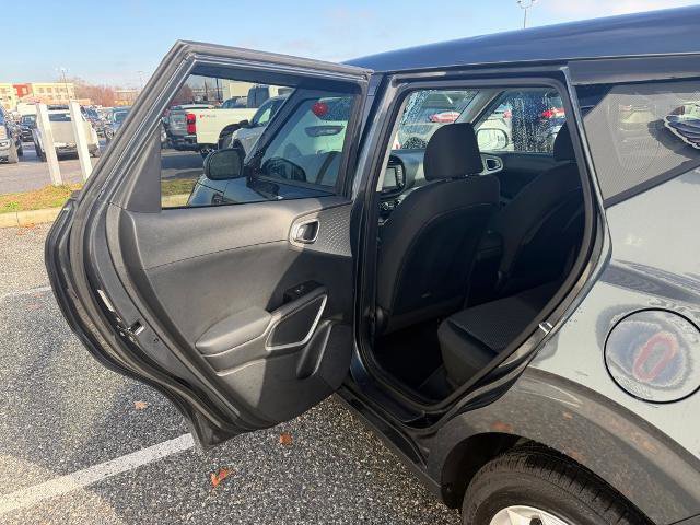 Used 2023 Kia Soul LX w/ LX Technology Package image 12