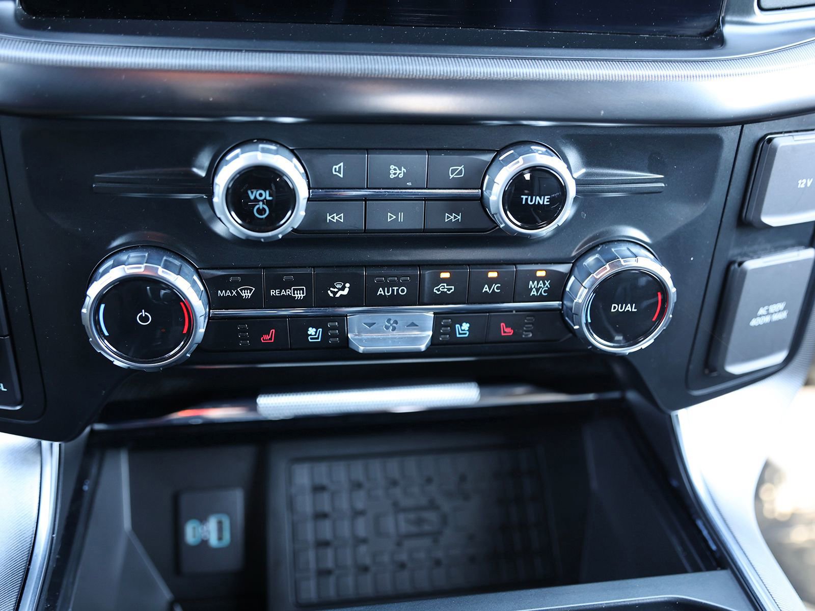 Certified 2023 Ford F150 Platinum w/ Equipment Group 701A High image 29