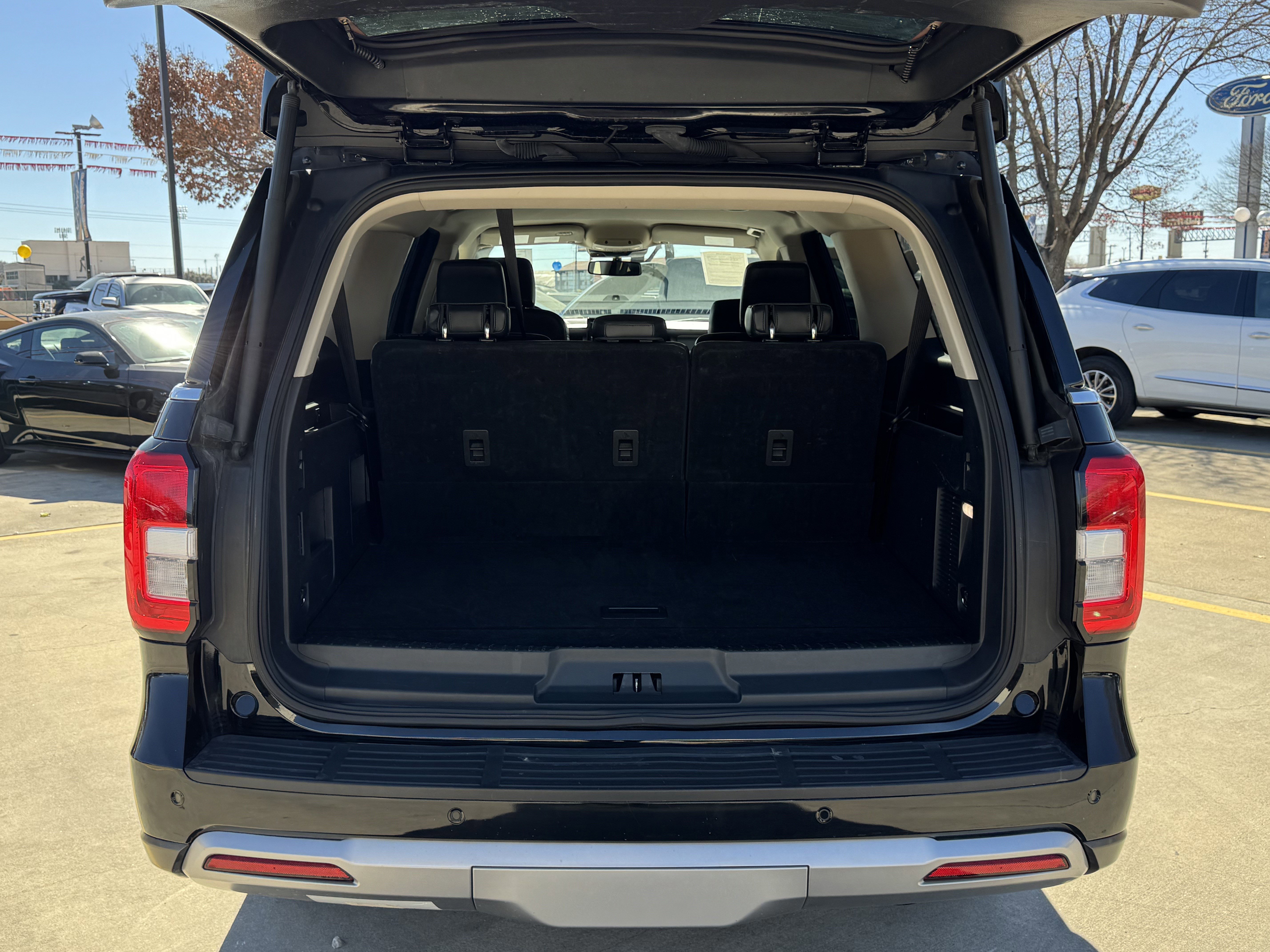 Certified 2024 Ford Expedition Max XLT image 11