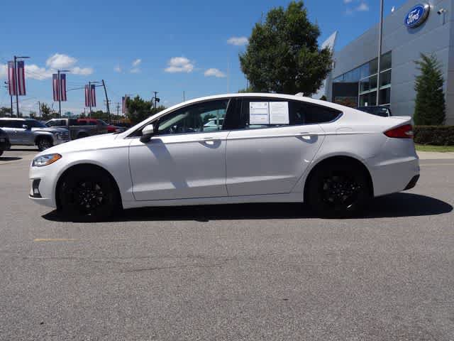 Certified 2019 Ford Fusion SE w/ Equipment Group 151A FWD image 2