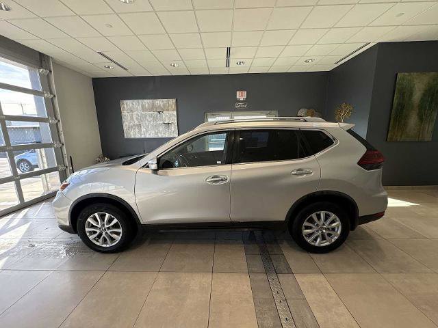 Used 2020 Nissan Rogue SV image 2