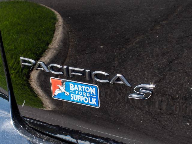 Used 2025 Chrysler Pacifica Limited FWD image 10