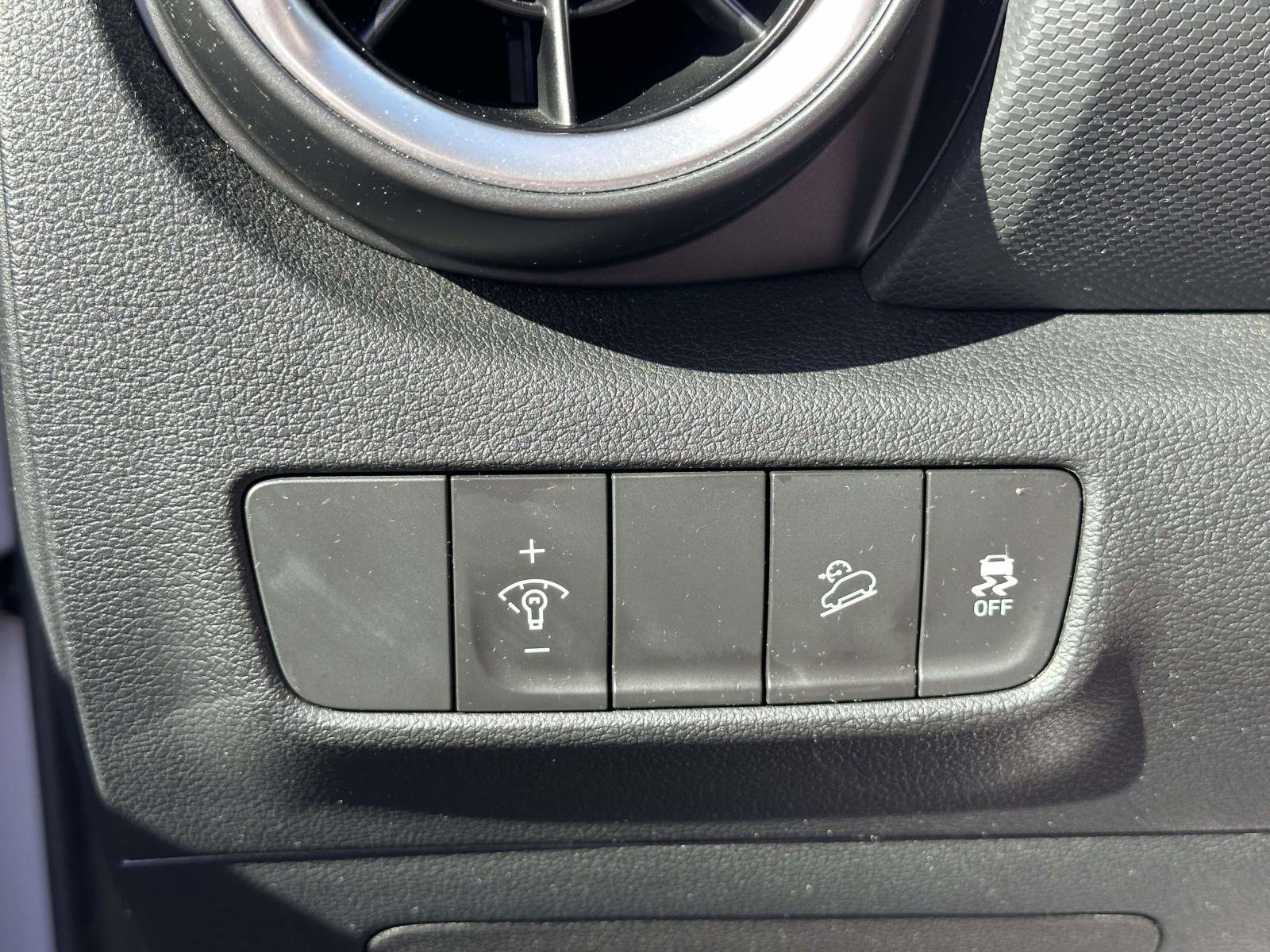 Used 2023 Hyundai Kona SEL image 32