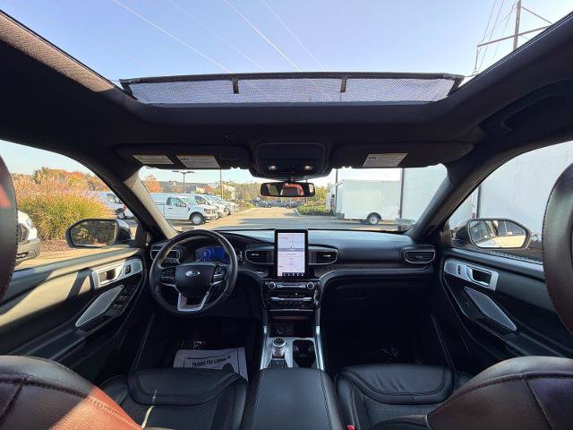 Certified 2023 Ford Explorer Platinum w/ Technology Package AWD/4WD image 17