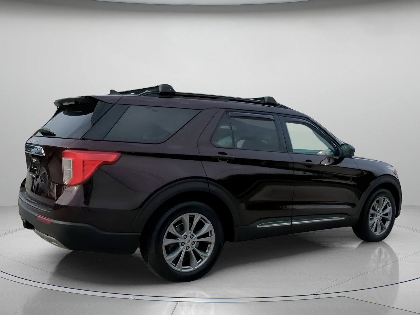 Certified 2022 Ford Explorer XLT w/ Equipment Group 202A RWD image 29