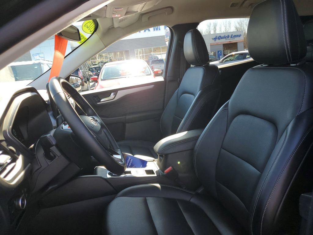 Certified 2025 Ford Escape Platinum AWD/4WD image 8