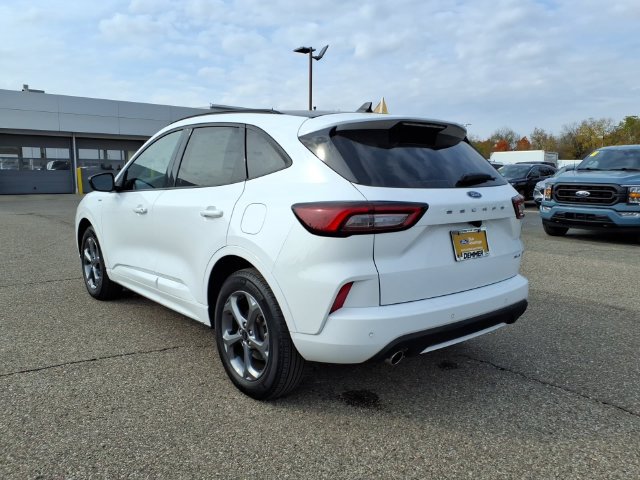 Certified 2023 Ford Escape ST-Line w/ Tech Pack #1 AWD/4WD image 5