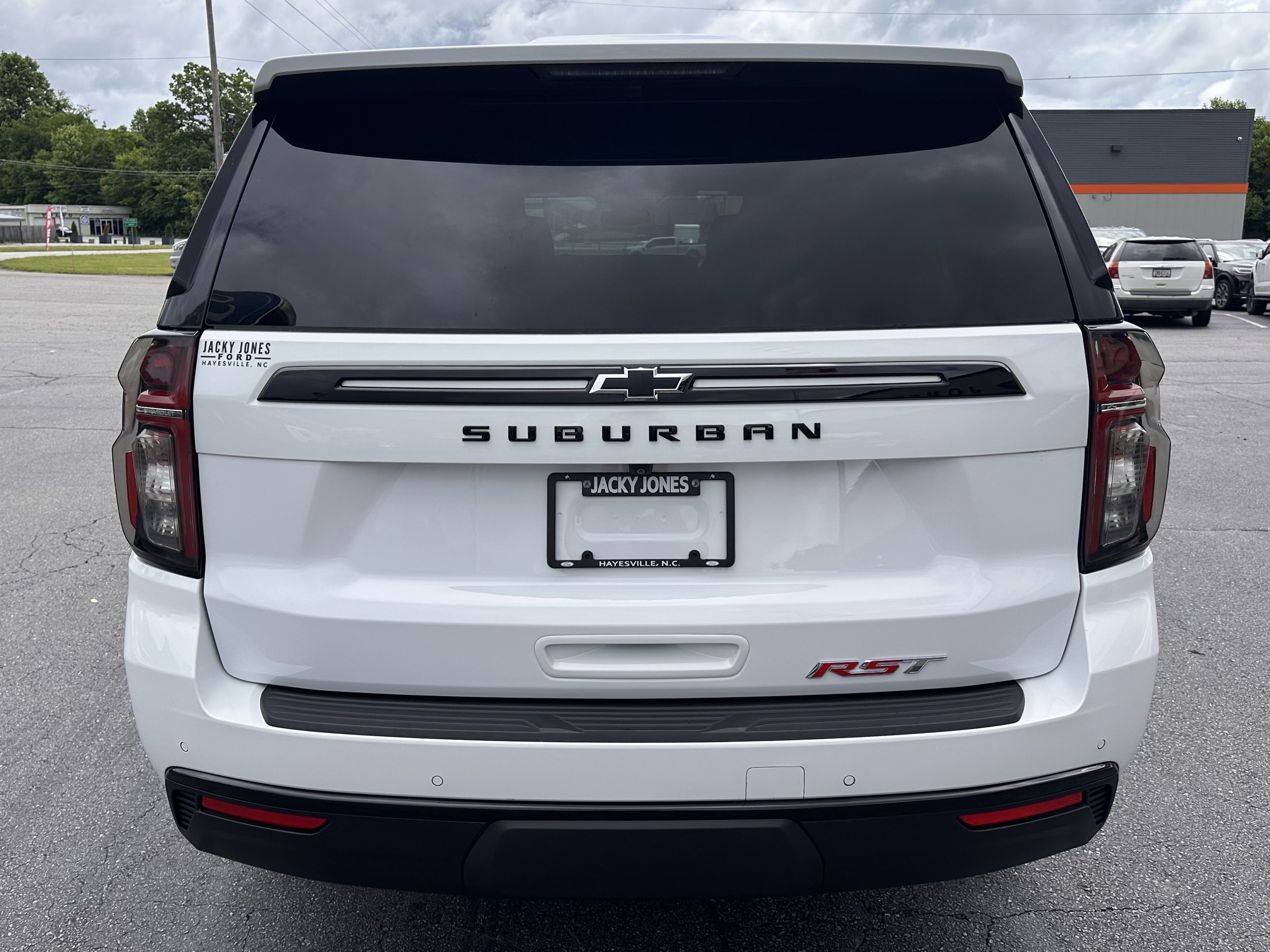 Used 2024 Chevrolet Suburban RST w/ Luxury Package AWD/4WD image 7