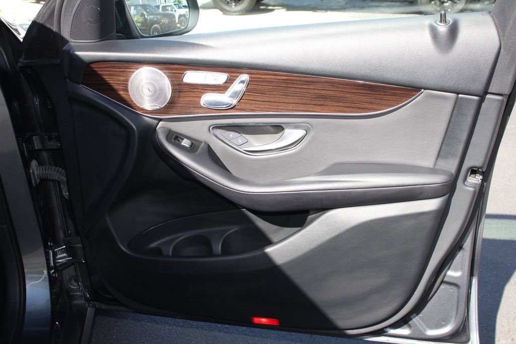 Used 2021 Mercedes-Benz GLC 300 image 27