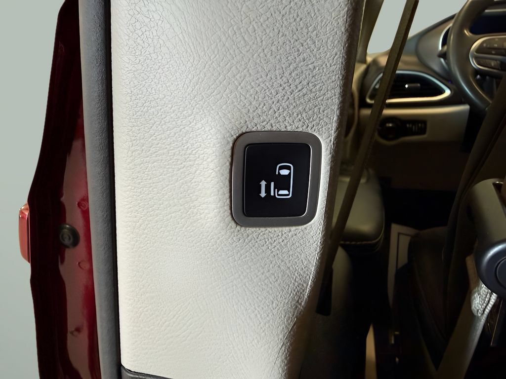 Used 2023 Chrysler Voyager LX FWD image 18