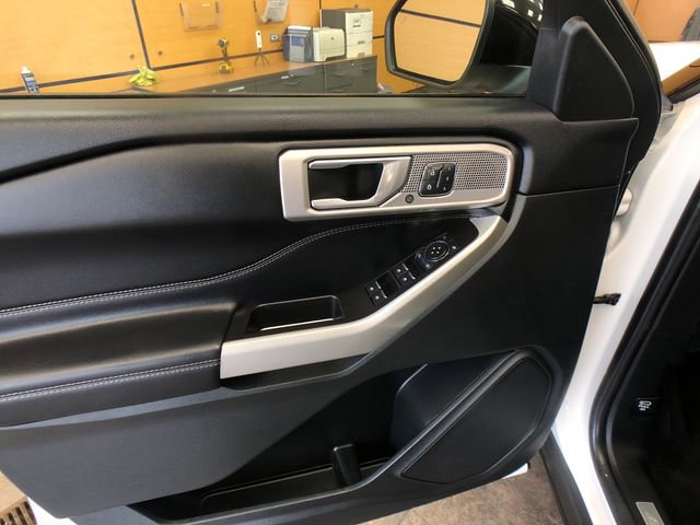 Certified 2022 Ford Explorer Limited w/ Equipment Group 301A AWD/4WD image 12