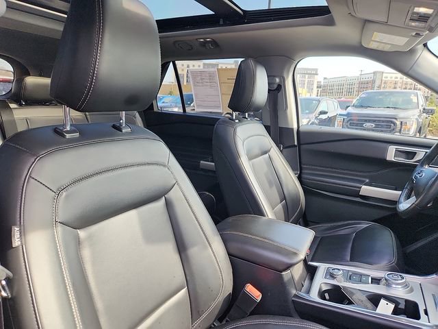 Certified 2021 Ford Explorer XLT w/ Equipment Group 202A AWD/4WD image 32