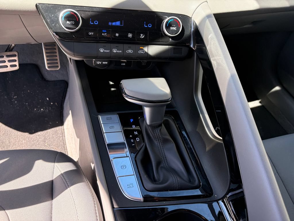 Used 2025 Hyundai Elantra SEL FWD image 23