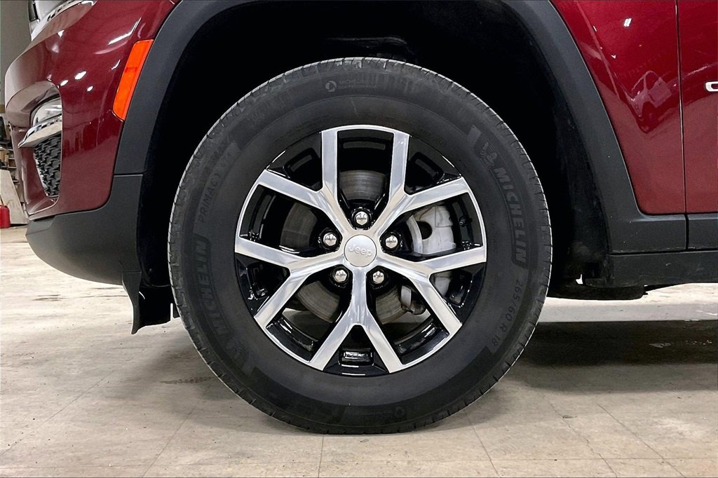 Used 2024 Jeep Grand Cherokee Limited image 9