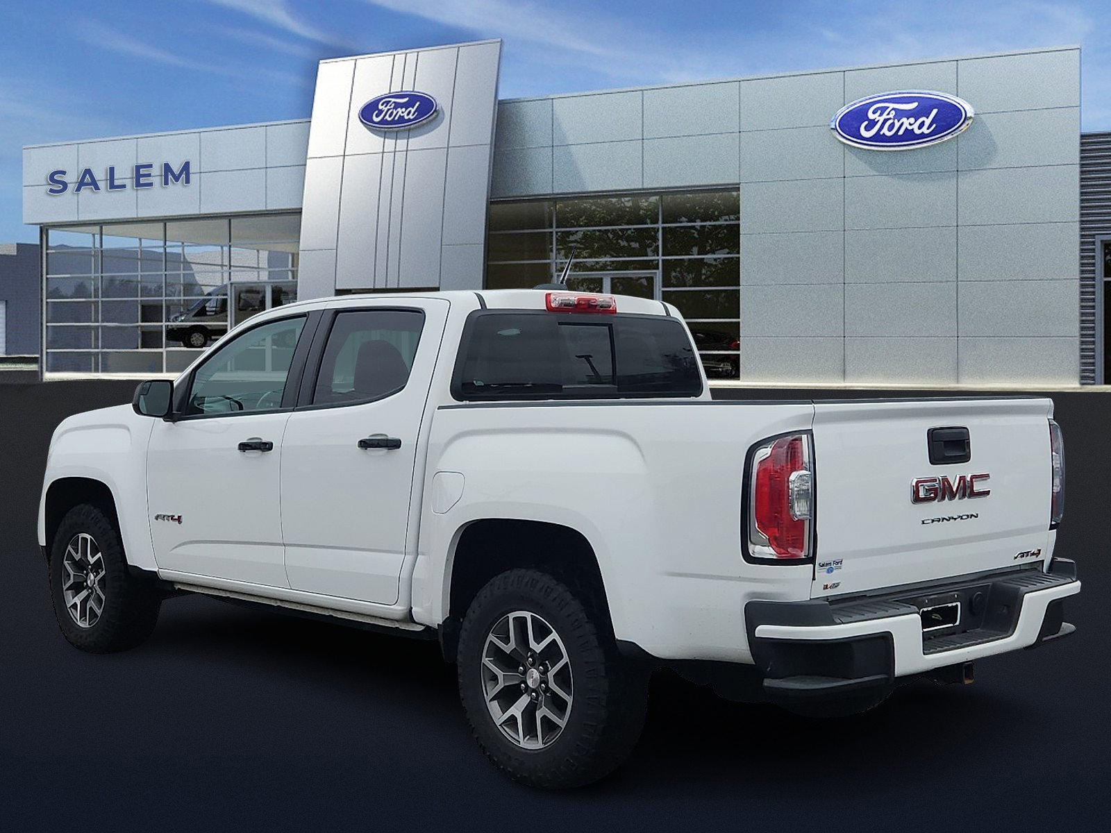 Used 2022 GMC Canyon AT4 w/ Trailering Package image 5