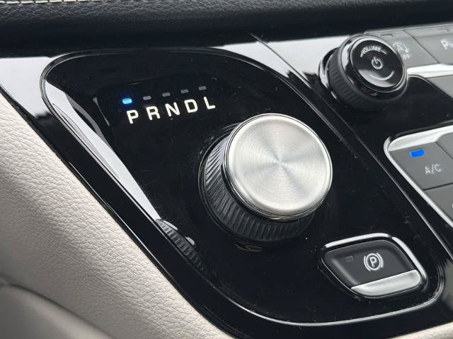 Used 2021 Chrysler Pacifica Limited w/ Uconnect Theater Family Group AWD/4WD image 32