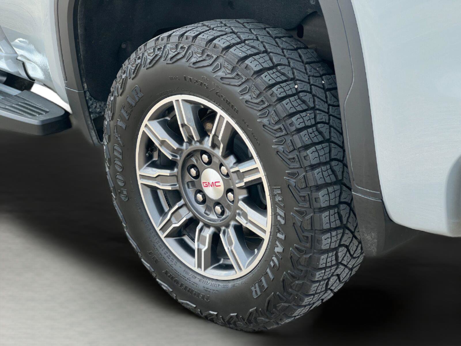 Used 2024 GMC Sierra 1500 AT4 w/ Technology Package AWD/4WD image 12