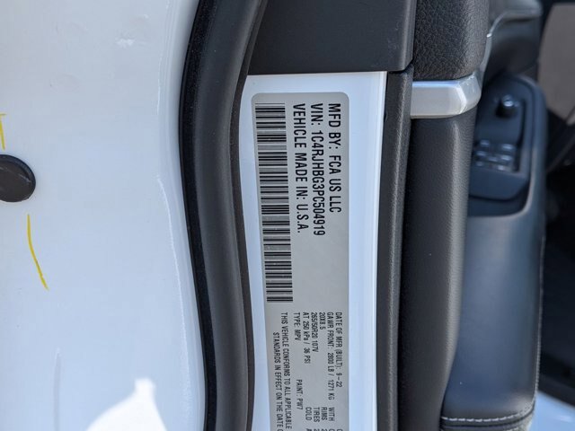 Used 2023 Jeep Grand Cherokee Limited w/ Luxury Tech Group II AWD/4WD image 39