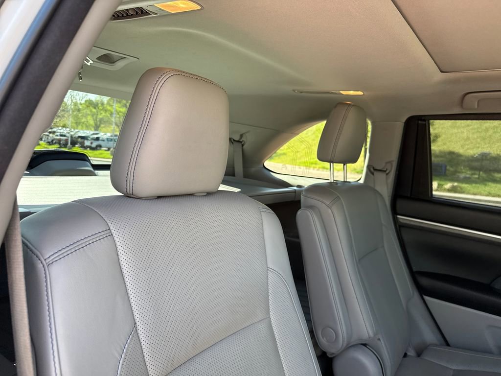 Used 2018 Toyota Highlander Limited Platinum AWD/4WD image 27